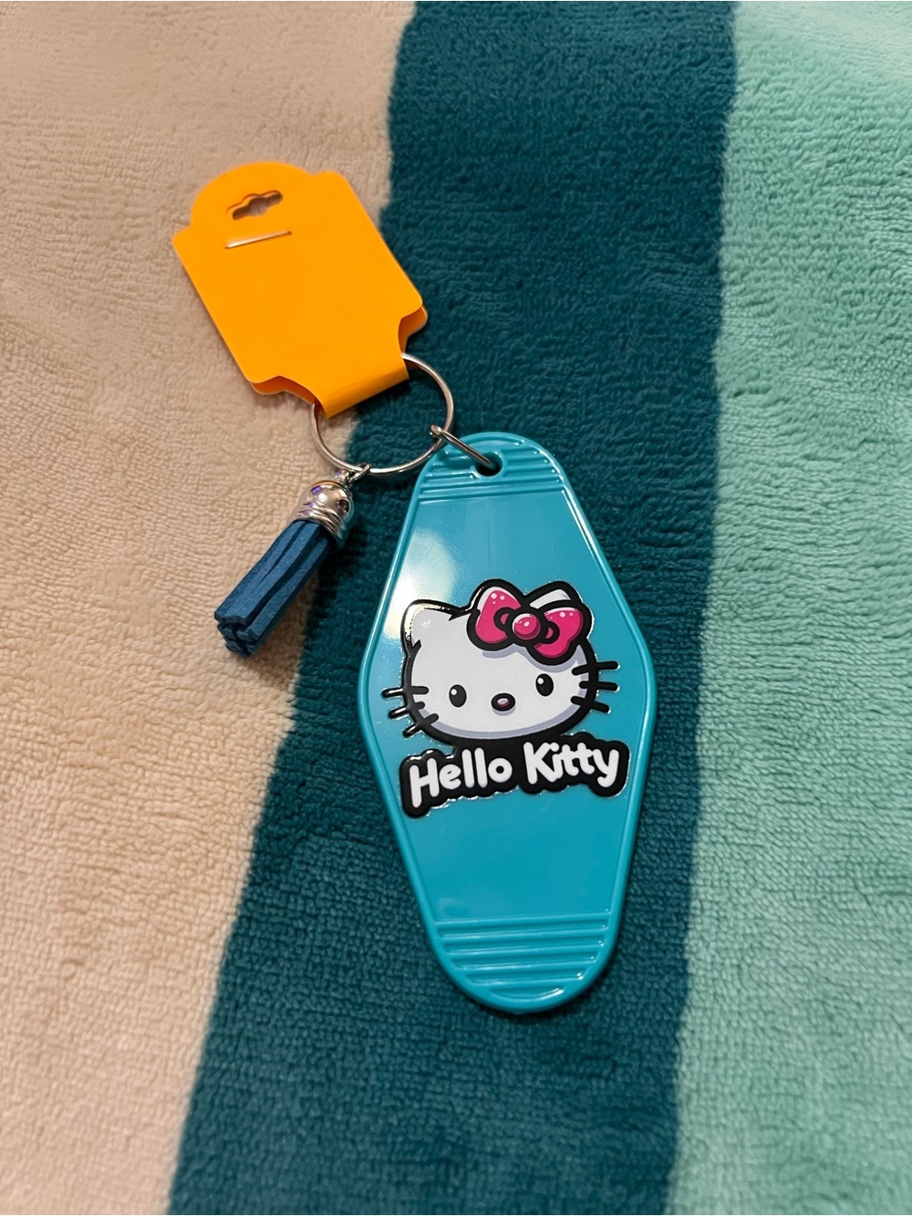 Hello Kitty Keychain 🎀 - Picture 2 of 3